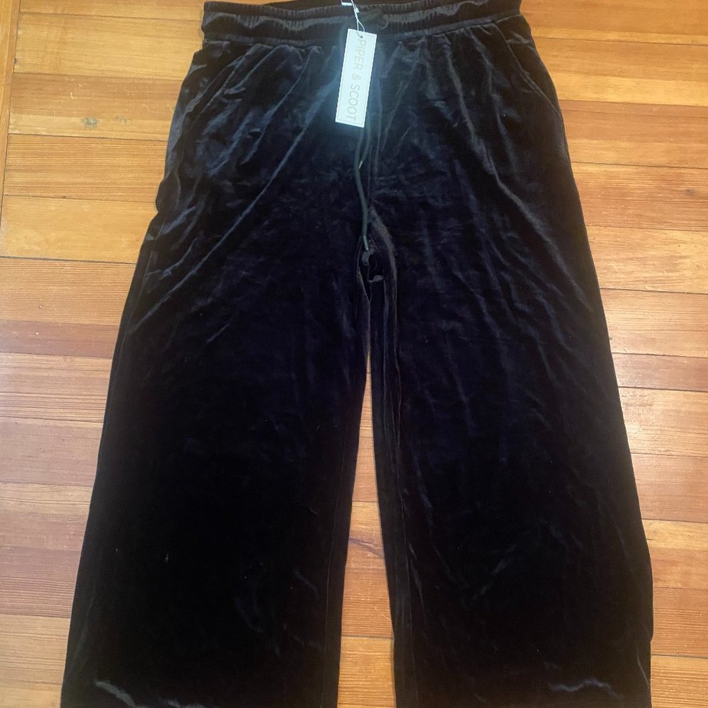 NWT Piper & Scoot (boutique) black velvet wide crop pants